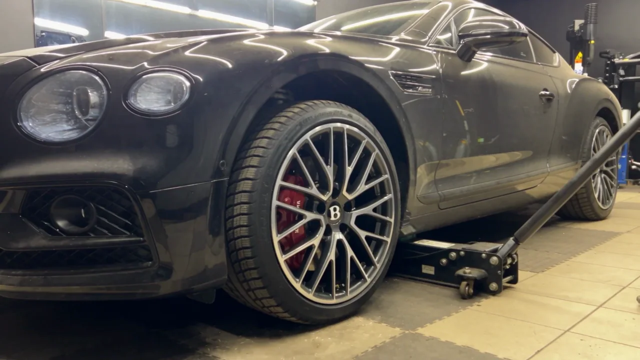 Шиномонтажный процесс с Bentley
