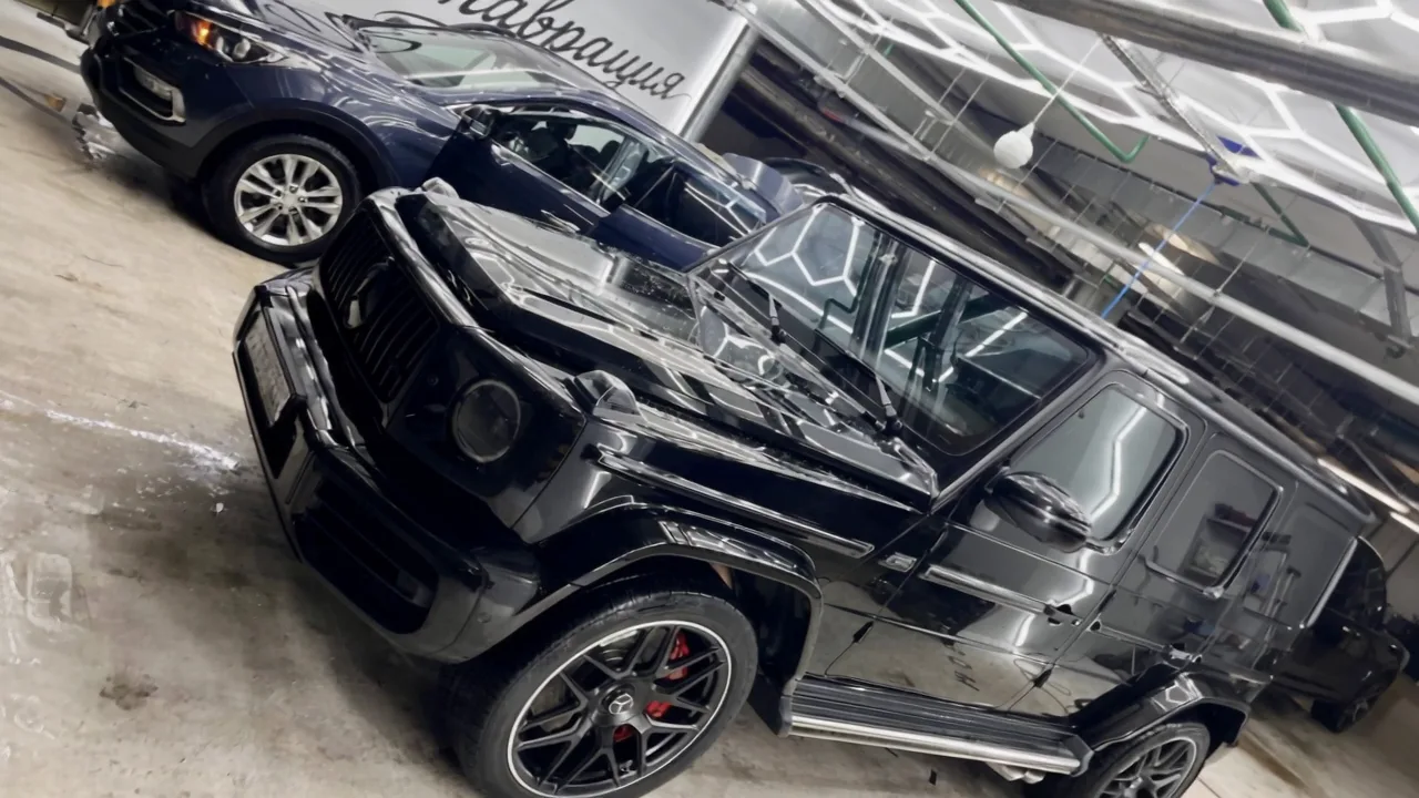 Автомобиль G-Class в мастерской Светский STIRLING MOSS